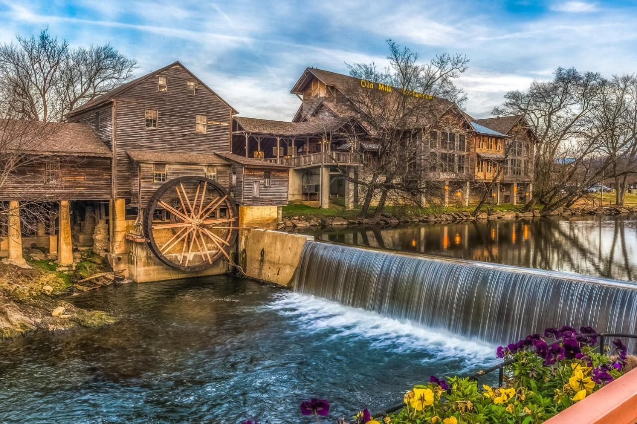 Nature's Paradise * Pigeon Forge
